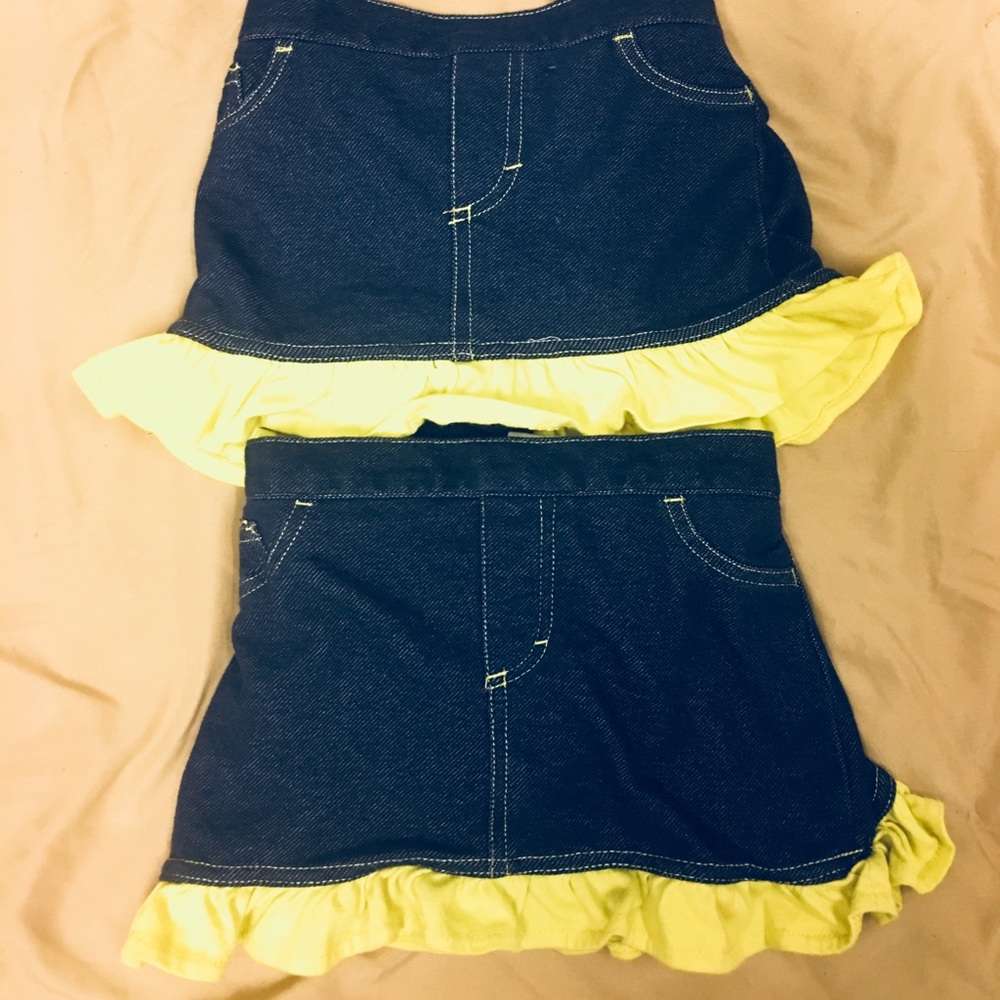 2 SKIRTS SAME COLORS DIFFERENT SIZES